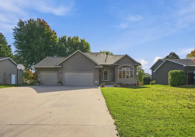 Photo 4 of Single family home for sale at 458 Coyote Trl, Circle Pines, MN 55014 | MLS# 7155839 | Listing updated on 2026-10-10