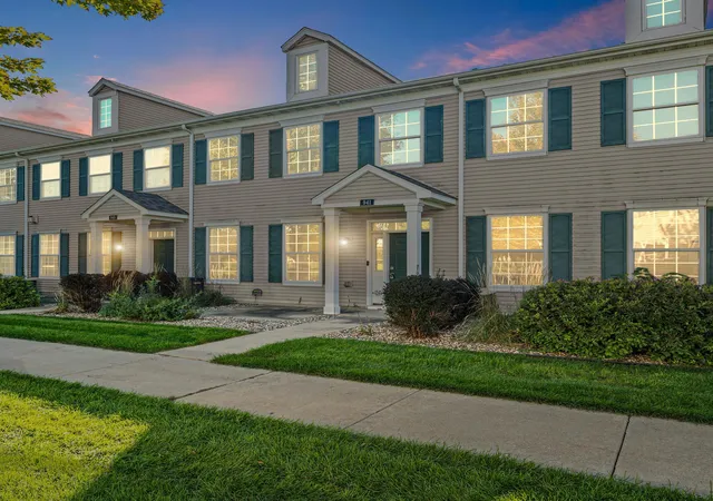 Single family home for sale at 941 Newport Ave, Shakopee, MN 55379 | MLS# 7155848