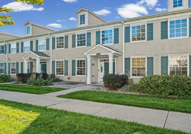 Photo 2 of Single family home for sale at 941 Newport Ave, Shakopee, MN 55379 | MLS# 7155848 | Listing updated on 2026-10-07