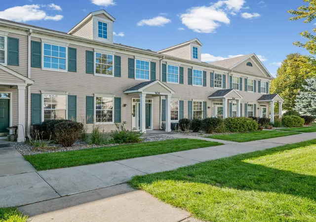 Photo 3 of Single family home for sale at 941 Newport Ave, Shakopee, MN 55379 | MLS# 7155848 | Listing updated on 2026-10-07