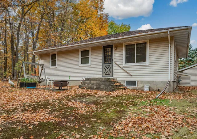 Photo 2 of Single family home for sale at 33137 Gary Dr, Grand Rapids, MN 55744 | MLS# 7155849 | Listing updated on 2026-10-19