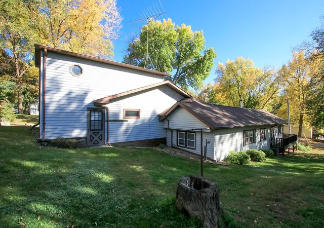 Photo 3 of Single family home for sale at 124 E Saint Paul St, Darwin, MN 55324 | MLS# 7155862 | Listing updated on 2026-10-07