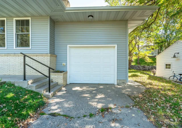 Photo 3 of Single family home for sale at 904 N Rosemary Ave, Fergus Falls, MN 56537 | MLS# 7155874 | Listing updated on 2026-10-07