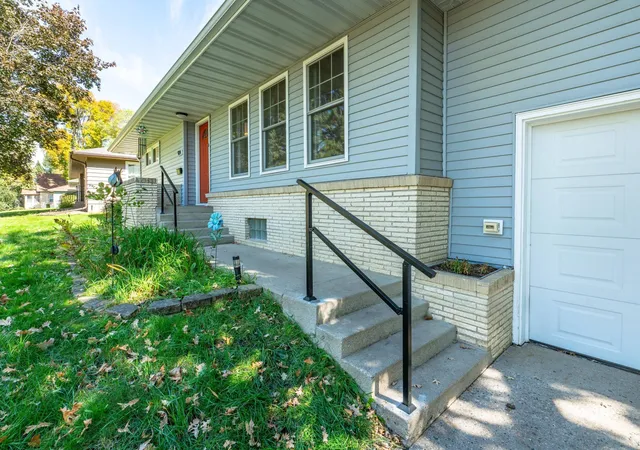 Photo 4 of Single family home for sale at 904 N Rosemary Ave, Fergus Falls, MN 56537 | MLS# 7155874 | Listing updated on 2026-10-07