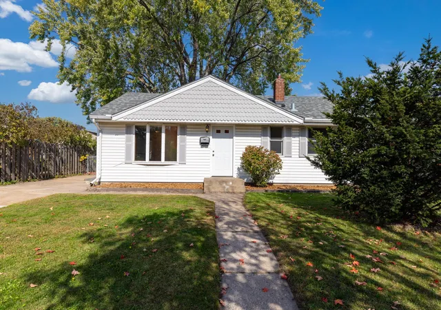 Photo 3 of Single family home for sale at 2223 Maryland Ave E, Saint Paul, MN 55119 | MLS# 7155886 | Listing updated on 2026-10-21
