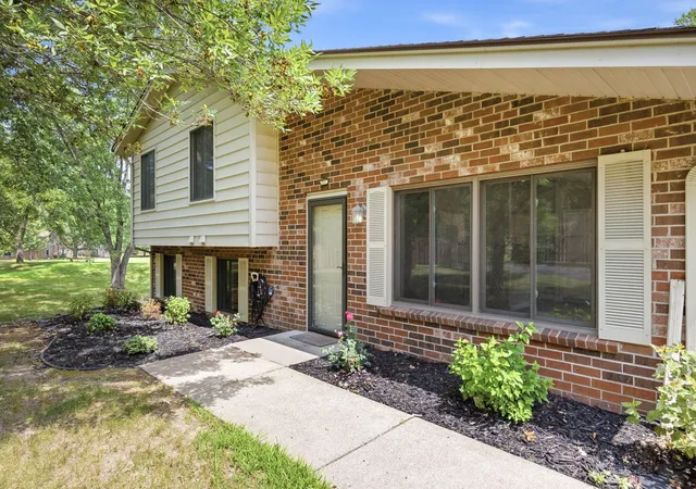 Photo 1 of Single family home for sale at 9712 Cimarron Cir, Hopkins, MN 55305 | MLS# 7155888 | Listing updated on 2026-10-22