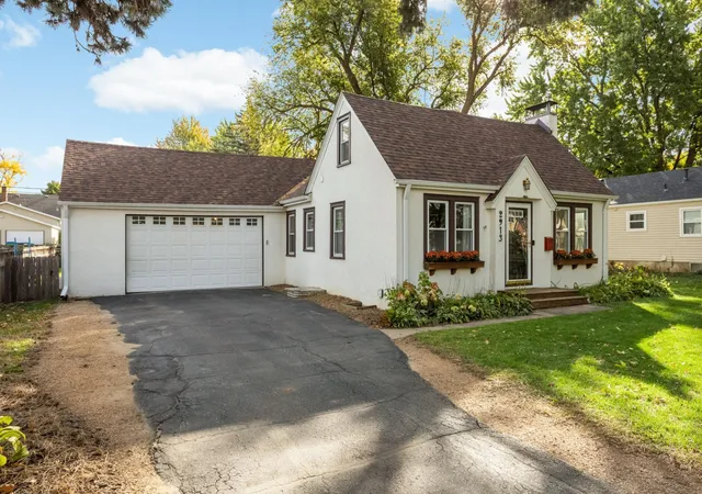 Photo 2 of Single family home for sale at 2913 Florida Ave S, Minneapolis, MN 55426 | MLS# 7155923 | Listing updated on 2026-10-09