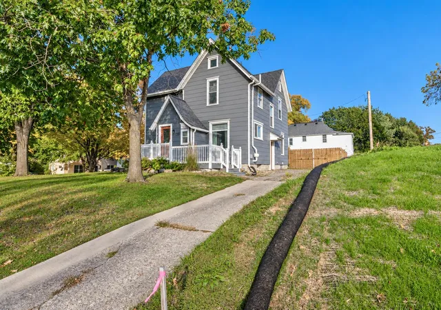 Photo 1 of Single family home for sale at 703 S Oak Ave, Owatonna, MN 55060 | MLS# 7155929 | Listing updated on 2026-10-07