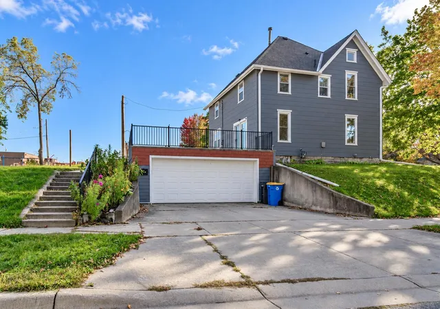 Photo 2 of Single family home for sale at 703 S Oak Ave, Owatonna, MN 55060 | MLS# 7155929 | Listing updated on 2026-10-07