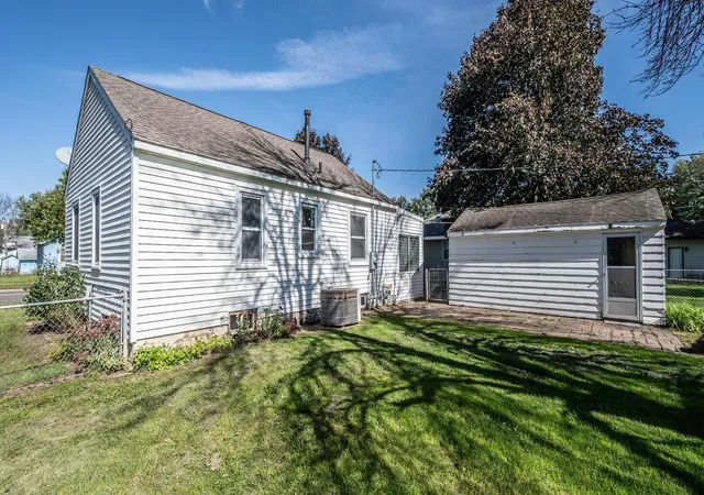 Photo 3 of Single family home for sale at 704 Elm St, Farmington, MN 55024 | MLS# 7155937 | Listing updated on 2026-10-10