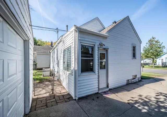 Photo 4 of Single family home for sale at 704 Elm St, Farmington, MN 55024 | MLS# 7155937 | Listing updated on 2026-10-10