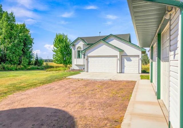 Photo 3 of Single family home for sale at 11117 State Hwy 70, Pine City, MN 55063 | MLS# 7155949 | Listing updated on 2026-10-07