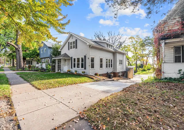 Photo 1 of Single family home for sale at 467 N Shore Dr, Forest Lake, MN 55025 | MLS# 7155957 | Listing updated on 2026-10-09