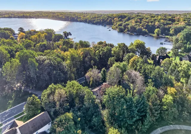 Photo 2 of Single family home for sale at 9270 Kiowa Trl, Chanhassen, MN 55317 | MLS# 7155960 | Listing updated on 2026-10-07