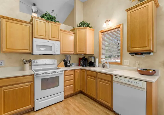 Photo 4 of Single family home for sale at 308 Arrowhead Dr, Circle Pines, MN 55014 | MLS# 7155962 | Listing updated on 2026-10-12