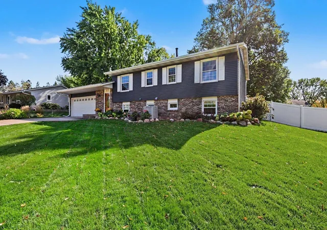 Single family home for sale at 8227 76th Street S, Cottage Grove, MN 55016 | MLS# 7155964