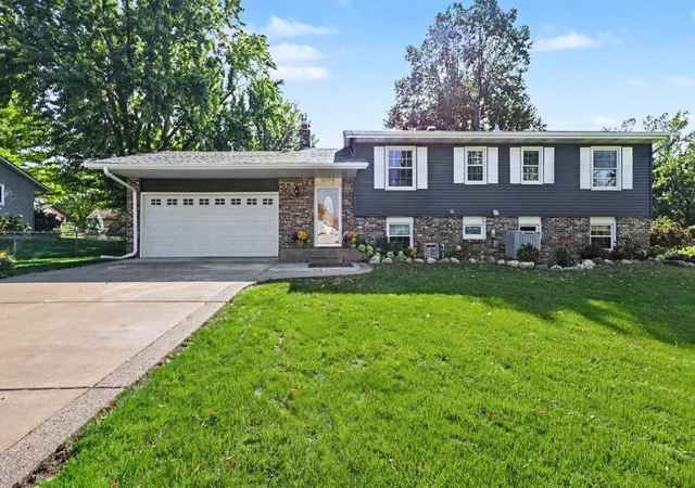 Photo 1 of Single family home for sale at 8227 76th Street S, Cottage Grove, MN 55016 | MLS# 7155964 | Listing updated on 2026-10-08
