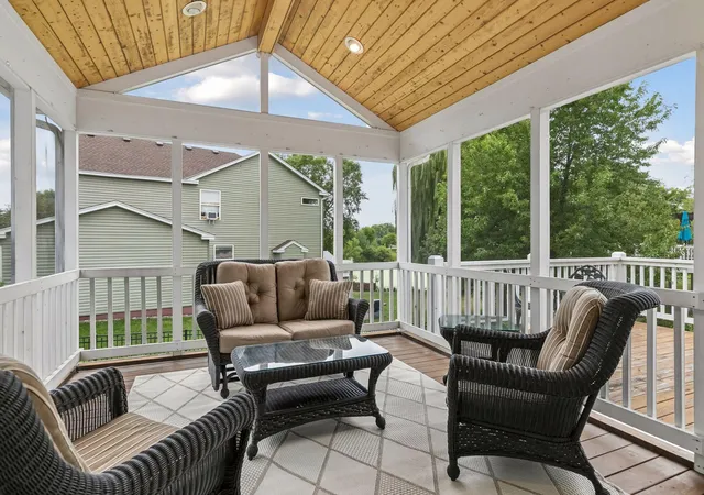 Photo 1 of Single family home for sale at 957 Lake Ridge Bay, Saint Paul, MN 55129 | MLS# 7155974 | Listing updated on 2026-10-07