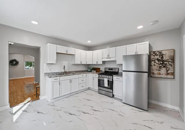 Photo 2 of Sale Pending at 1084 Sylvan St, Saint Paul, MN 55117 | MLS# 7155982 | Listing updated on 2026-10-21