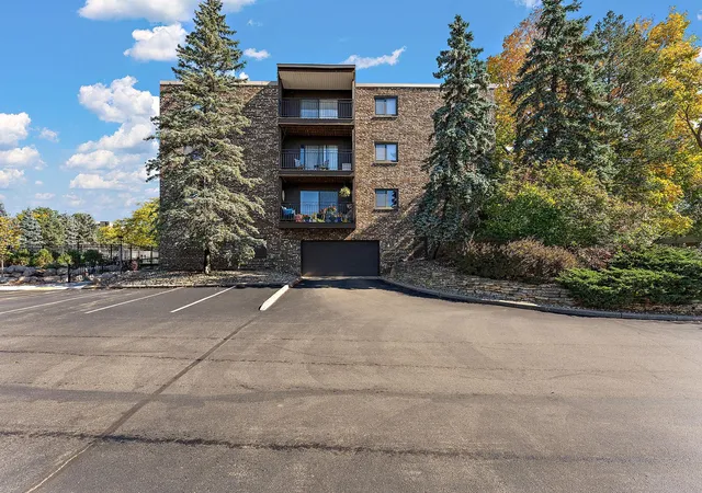 Photo 3 of Condo for sale at 4100 Parklawn Ave #318, Minneapolis, MN 55435 | MLS# 7155992 | Listing updated on 2026-10-08