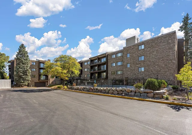 Photo 3 of Condo for sale at 4100 Parklawn Ave #318, Minneapolis, MN 55435 | MLS# 7155992 | Listing updated on 2026-10-08