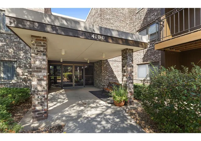 Photo 4 of Condo for sale at 4100 Parklawn Ave #318, Minneapolis, MN 55435 | MLS# 7155992 | Listing updated on 2026-10-08