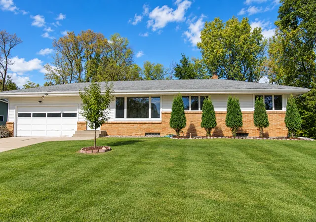 Photo 1 of Single family home for sale at 1595 Sandhurst Ave E, Saint Paul, MN 55109 | MLS# 7155995 | Listing updated on 2026-10-16