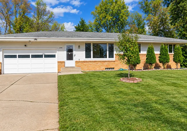 Photo 2 of Single family home for sale at 1595 Sandhurst Ave E, Saint Paul, MN 55109 | MLS# 7155995 | Listing updated on 2026-10-16