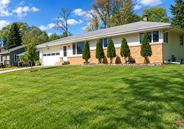 Photo 3 of Single family home for sale at 1595 Sandhurst Ave E, Saint Paul, MN 55109 | MLS# 7155995 | Listing updated on 2026-10-16