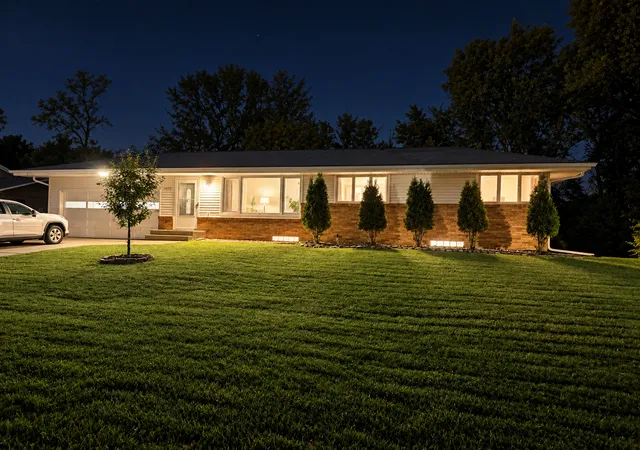 Photo 3 of Single family home for sale at 1595 Sandhurst Ave E, Saint Paul, MN 55109 | MLS# 7155995 | Listing updated on 2026-10-16
