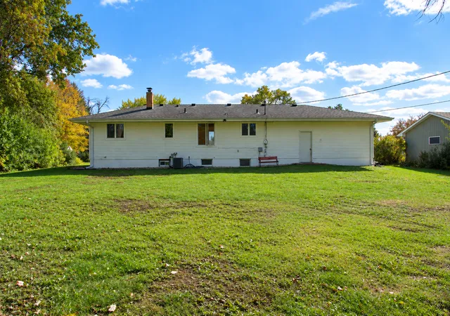 Photo 4 of Single family home for sale at 1595 Sandhurst Ave E, Saint Paul, MN 55109 | MLS# 7155995 | Listing updated on 2026-10-16