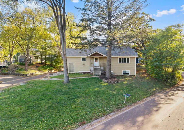 Photo 3 of Single family home for sale at 1158 Summit Ave, Saint Paul, MN 55115 | MLS# 7156000 | Listing updated on 2026-10-09