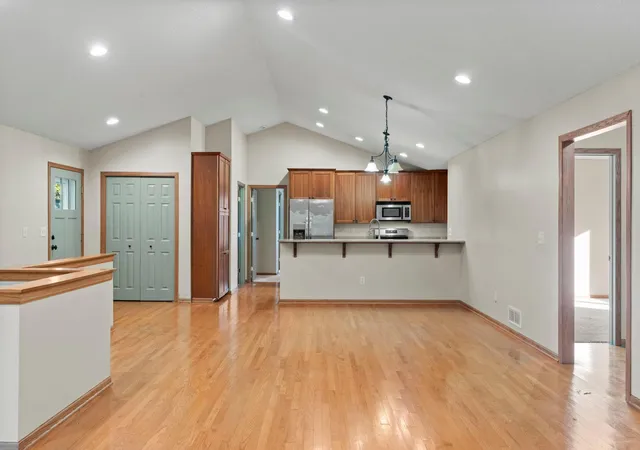 Photo 3 of Single family home for sale at 1158 Summit Ave, Saint Paul, MN 55115 | MLS# 7156000 | Listing updated on 2026-10-09