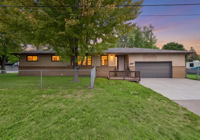 Single family home for sale at 2267 Mohawk Rd E, Saint Paul, MN 55109 | MLS# 7156001