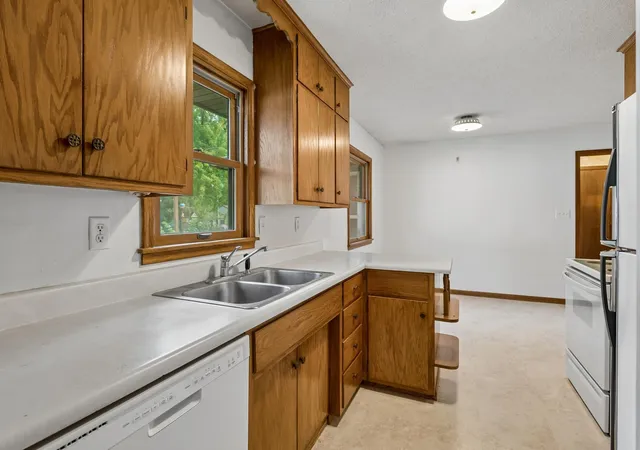 Photo 4 of Single family home for sale at 2267 Mohawk Rd E, Saint Paul, MN 55109 | MLS# 7156001 | Listing updated on 2026-10-08