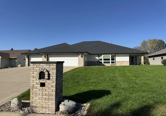 Photo 1 of Single family home for sale at 541 Southport Dr, Fairmont, MN 56031 | MLS# 7156003 | Listing updated on 2026-10-10