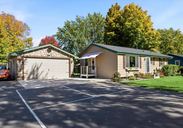 Photo 1 of Single family home for sale at 6816 Casey Pkwy, Prior Lake, MN 55372 | MLS# 7156023 | Listing updated on 2026-10-21