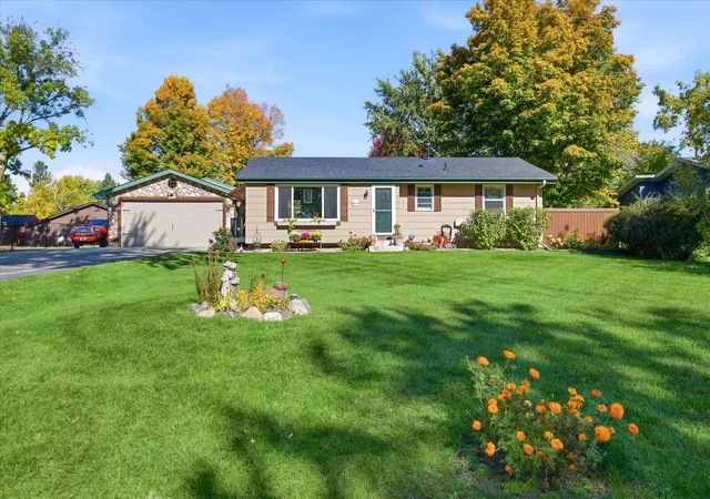 Photo 3 of Single family home for sale at 6816 Casey Pkwy, Prior Lake, MN 55372 | MLS# 7156023 | Listing updated on 2026-10-09