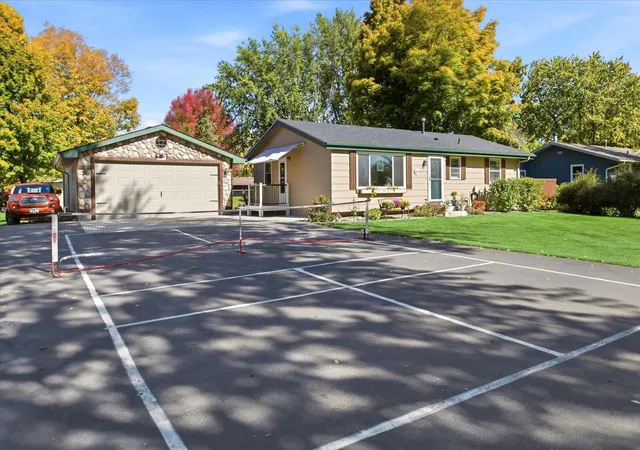 Photo 4 of Single family home for sale at 6816 Casey Pkwy, Prior Lake, MN 55372 | MLS# 7156023 | Listing updated on 2026-10-09