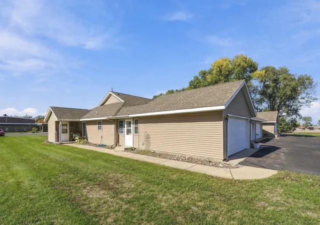 Photo 3 of Single family home for sale at 40 Sunrise Dr, Kimball, MN 55353 | MLS# 7156027 | Listing updated on 2026-10-20