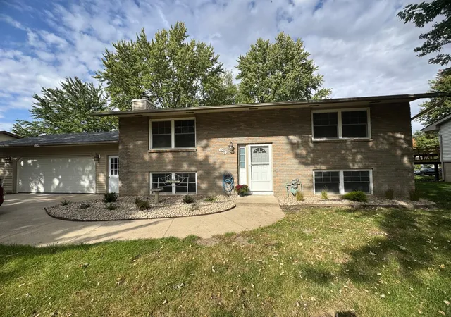 Photo 1 of Single family home for sale at 60 18th Place Ne, Owatonna, MN 55060 | MLS# 7156042 | Listing updated on 2026-10-16