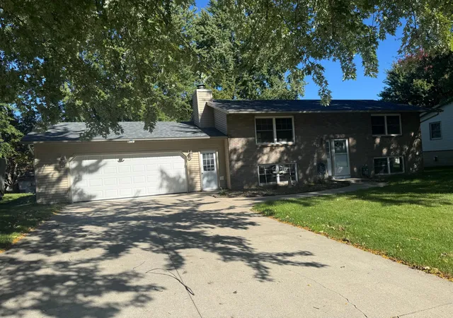 Photo 2 of Single family home for sale at 60 18th Place Ne, Owatonna, MN 55060 | MLS# 7156042 | Listing updated on 2026-10-16