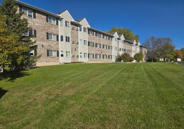 Listing Photo 3 - Condo for sale in building located at 16520 Tranquility Ct SE, Prior Lake, MN 55372 - Unit #303
