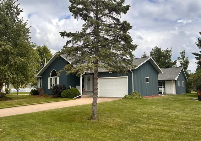 Photo 1 of Single family home for sale at 110 Angelique Ave, Wabasha, MN 55981 | MLS# 7156068 | Listing updated on 2026-10-13