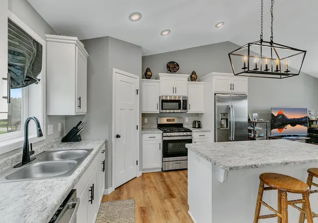 Photo 4 of Single family home for sale at 250 29th Avenue SE, Saint Cloud, MN 56304 | MLS# 7156117 | Listing updated on 2026-10-07