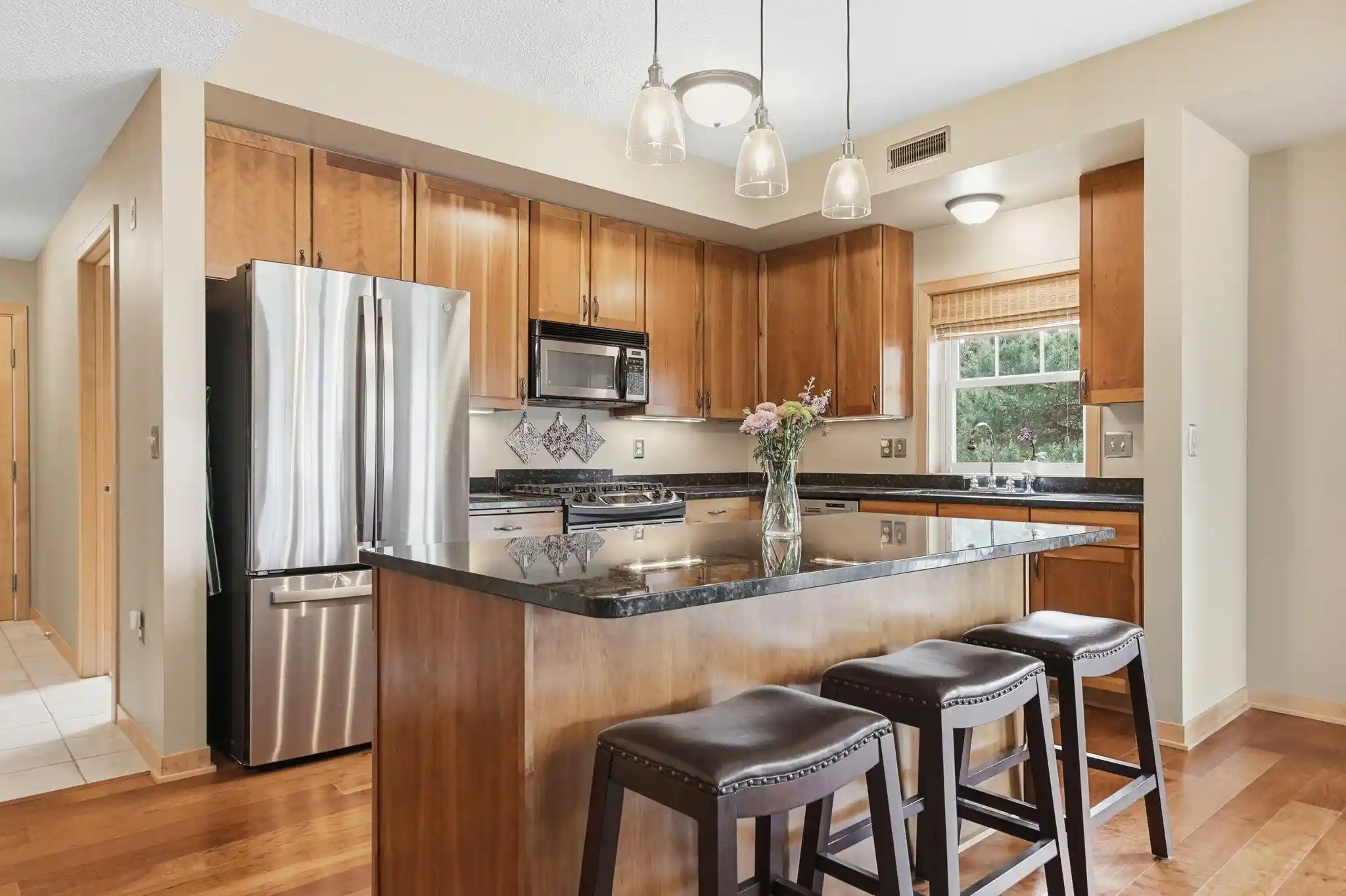 Listing Photo 2 - Condo for sale in 2201 Vlg Ln located at 2201 Vlg Ln, Bloomington, MN 55431 - Unit #A204