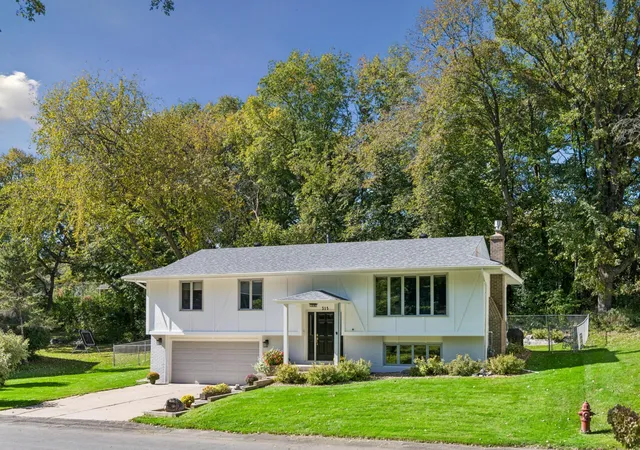 Photo 1 of Single family home for sale at 315 Heather Ln, Long Lake, MN 55356 | MLS# 7156136 | Listing updated on 2026-10-09