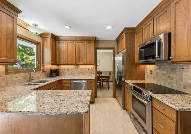 Photo 3 of Single family home for sale at 315 Heather Ln, Long Lake, MN 55356 | MLS# 7156136 | Listing updated on 2026-10-09