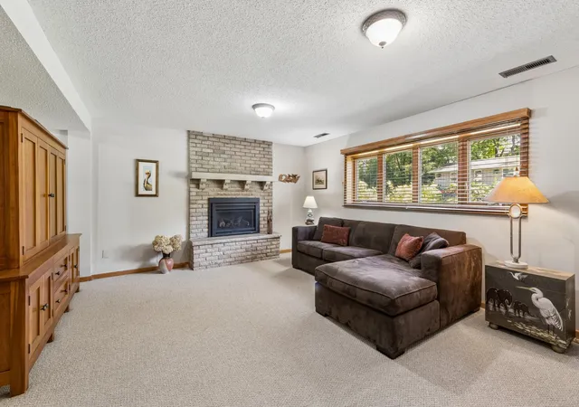 Photo 4 of Single family home for sale at 315 Heather Ln, Long Lake, MN 55356 | MLS# 7156136 | Listing updated on 2026-10-09