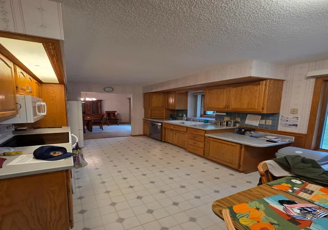 Photo 1 of Single family home for sale at 237 Crescent Dr, Breckenridge, MN 56520 | MLS# 7156142 | Listing updated on 2026-10-14